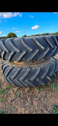 Dual agricultural tyres on - 2x,