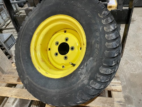 Front stud wheel - front,
