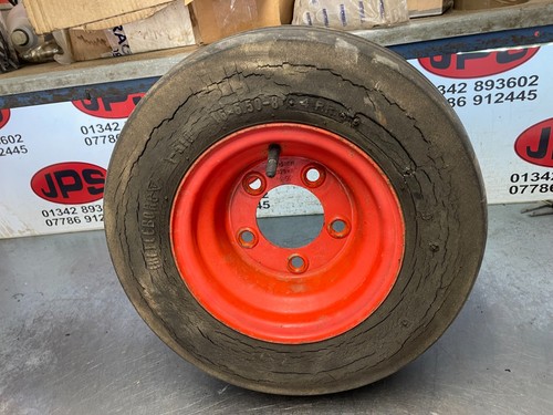 Rear stud wheel - stud, 8"