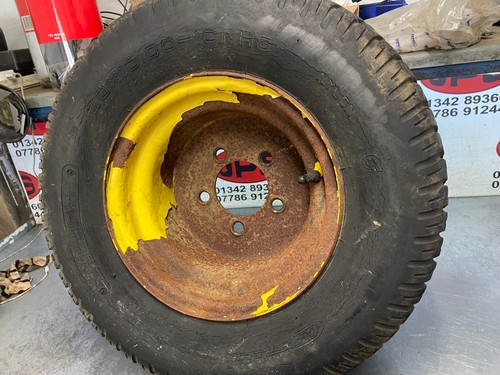 Front stud wheel - stud,