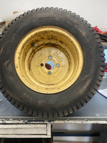Front stud wheel - stud,
