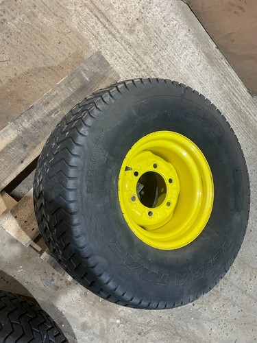 Front stud wheel - front,